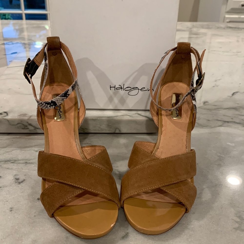 Halogen Hahaley-Lea Cognac Suede block heel